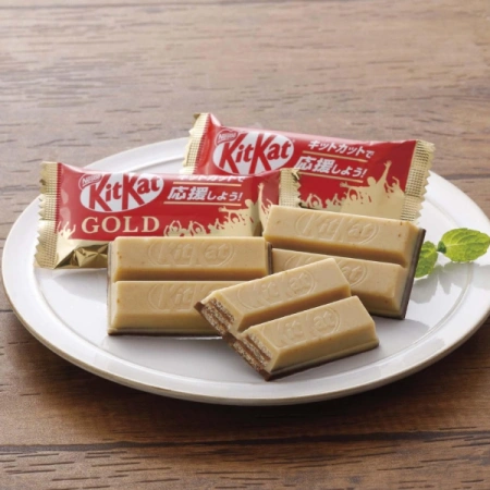 KitKat Mini Gold Salted Caramel o smaku słonego karmelu i czekolady, torebka 10 sztuk (116g) - Nestlé