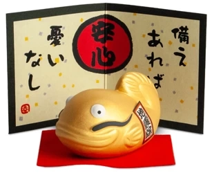 Japońska rybka przynosząca szczęście złota 8x5cm